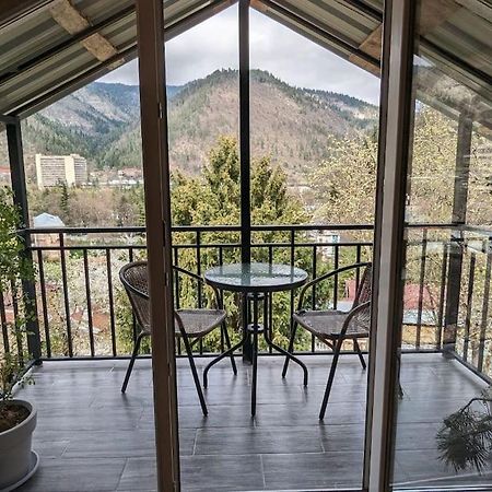 Апартаменты Unforgettable Attic With Balcony In Боржоми Экстерьер фото