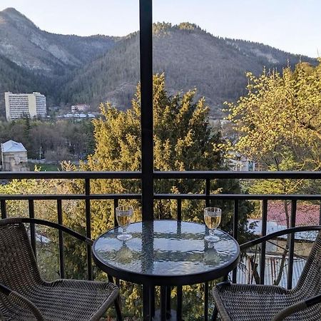 Апартаменты Unforgettable Attic With Balcony In Боржоми Экстерьер фото